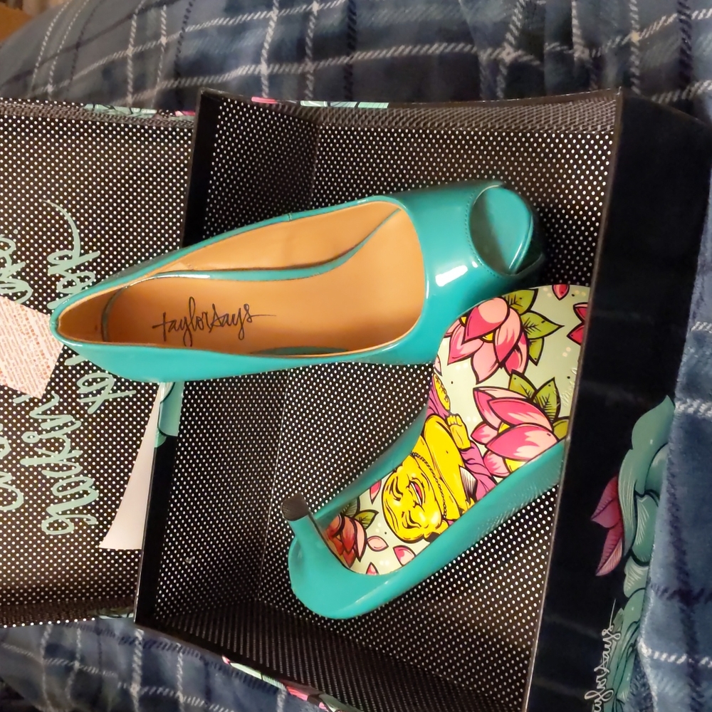 Taylor Says 7.5 Green Heels